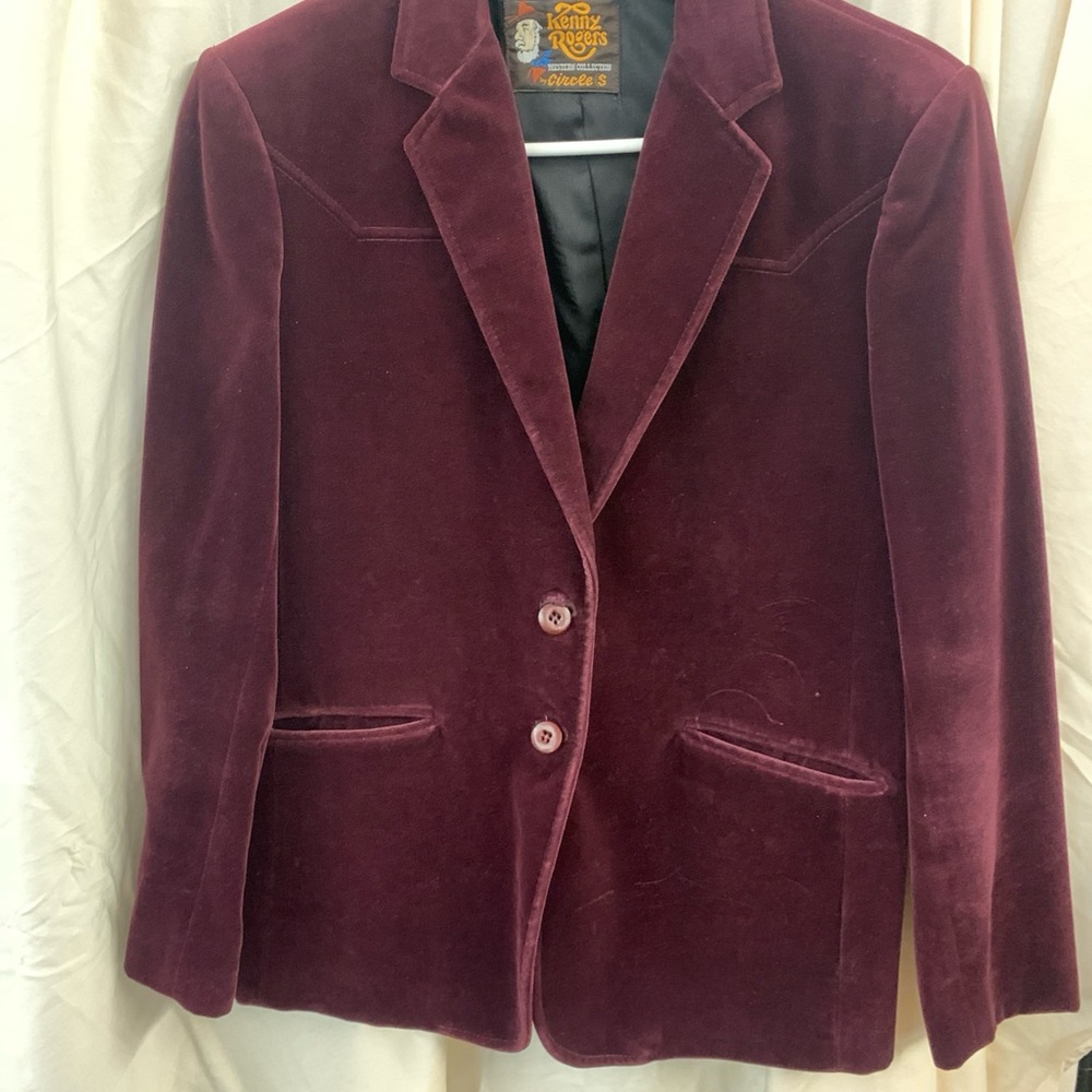 Elegant Velvet Blazer in Deep Burgundy